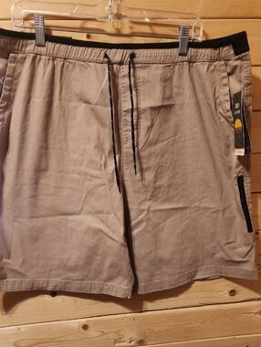 Mens Legends Shorts Size Large Comfort Fit NWT
